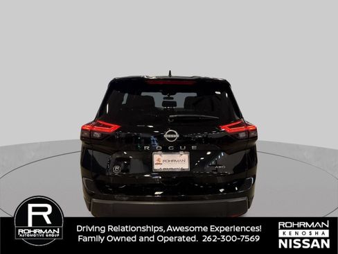 Used 2026 Nissan Rogue SV AWD/4WD image 4