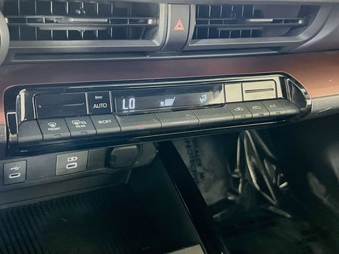 Used 2024 Toyota Prius Prime FWD image 15