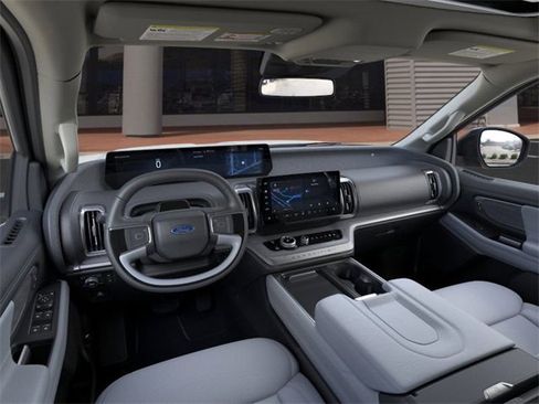 New 2025 Ford Expedition Max Platinum w/ Driver's Package image 9