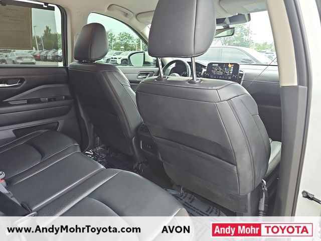 Used 2023 Nissan Pathfinder SL AWD/4WD image 34