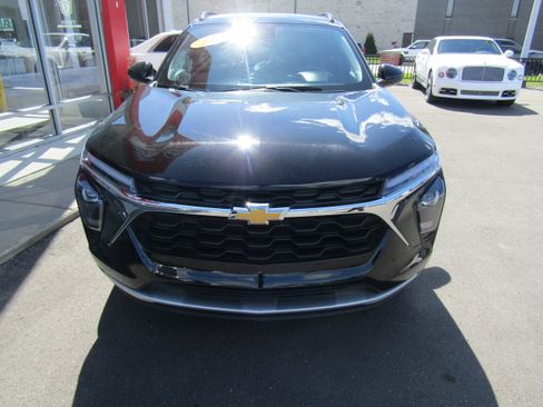 Used 2026 Chevrolet Trax LT FWD image 3