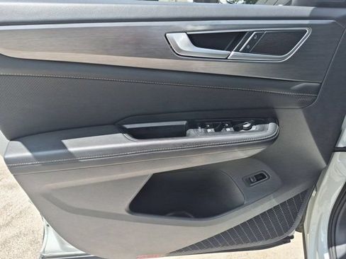 Used 2025 Volkswagen Atlas Cross Sport SE FWD image 11