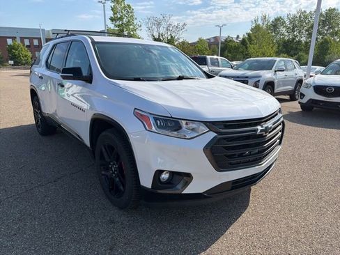 Used 2019 Chevrolet Traverse Premier w/ Redline Edition AWD/4WD image 2