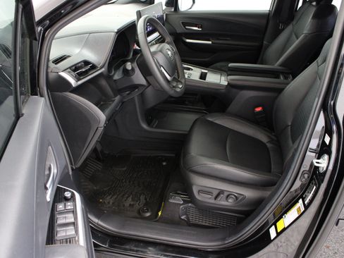 Certified 2025 Toyota Sienna XLE Woodland Edition AWD/4WD image 14