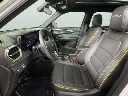 Used 2025 Chevrolet TrailBlazer ACTIV w/ Convenience Package FWD image 17