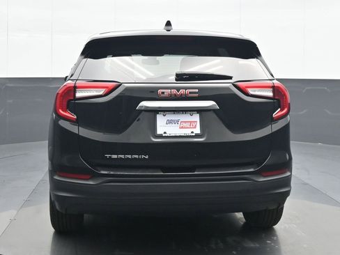 Used 2024 GMC Terrain SLE image 5