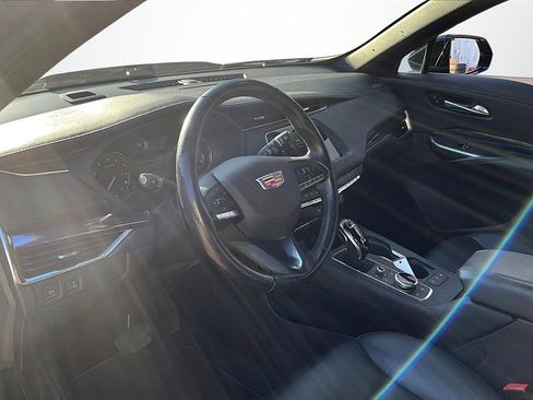 Used 2021 Cadillac XT4 Luxury image 17