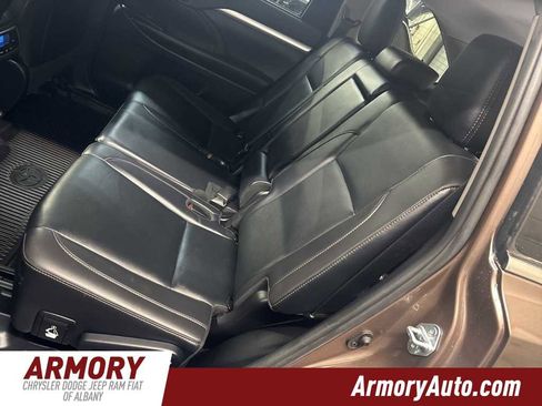 Used 2019 Toyota Highlander XLE image 25