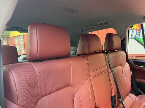 Used 2019 Lexus LX 570 4WD image 34