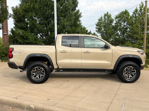 Used 2024 Chevrolet Colorado ZR2 w/ Technology Package AWD/4WD image 7