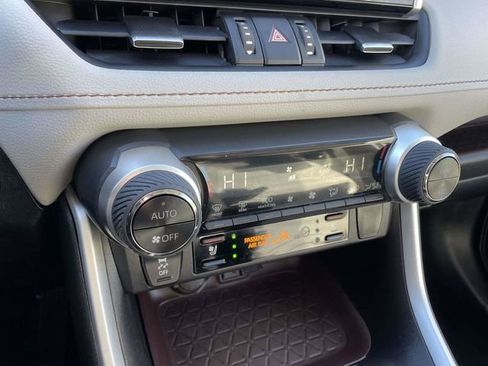 Used 2022 Toyota RAV4 Limited image 30