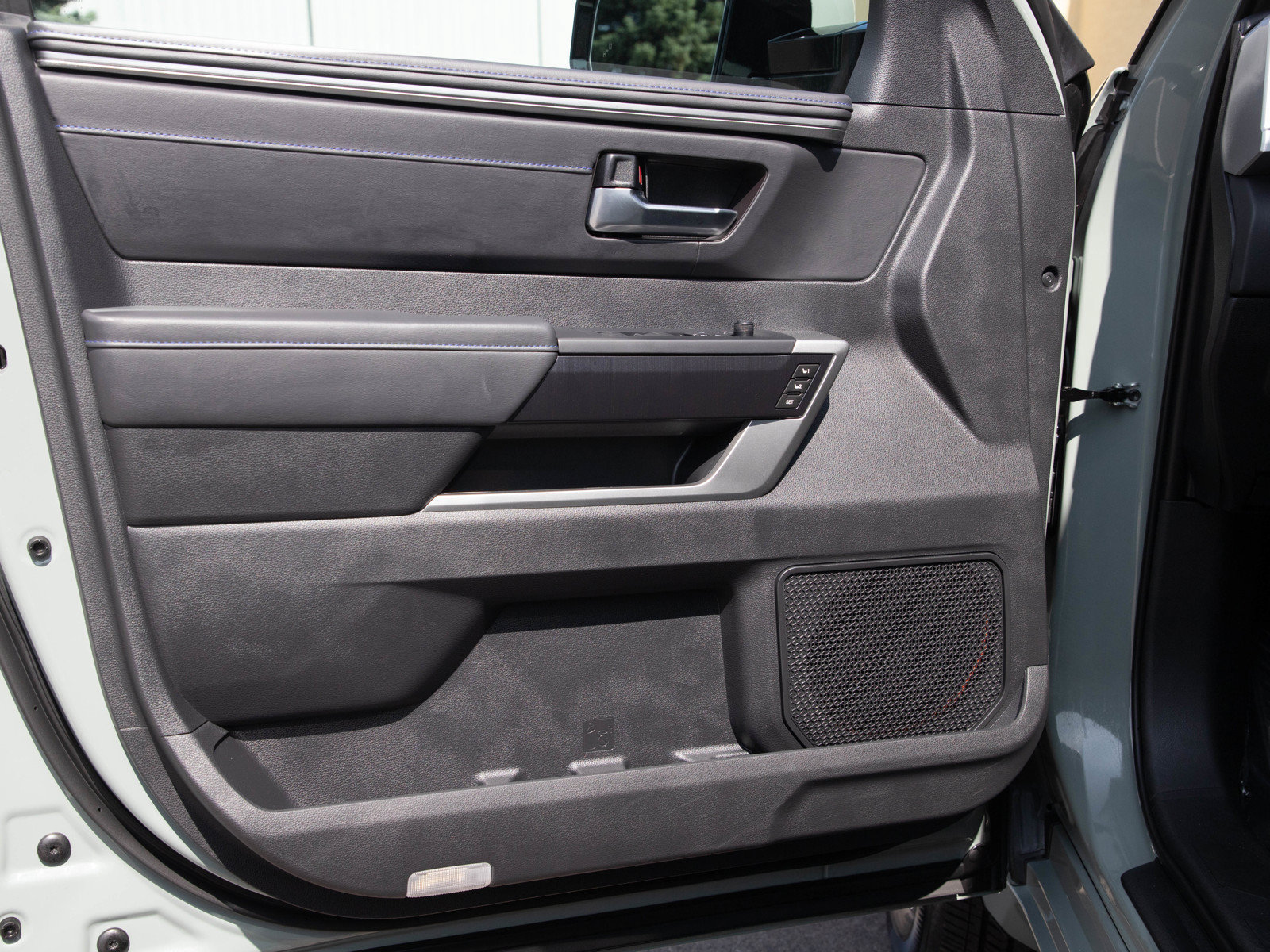 Used 2025 Toyota Tundra Platinum AWD/4WD image 19