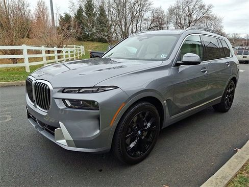 Used 2024 BMW X7 xDrive40i w/ Premium Package image 3