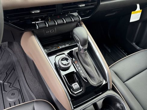 New 2026 GMC Canyon Denali image 24