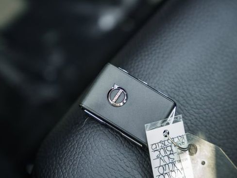 Certified 2024 Volvo XC60 B5 Plus w/ Protection Package Premier image 42