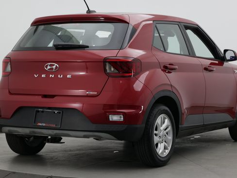 Used 2023 Hyundai Venue SE FWD image 7