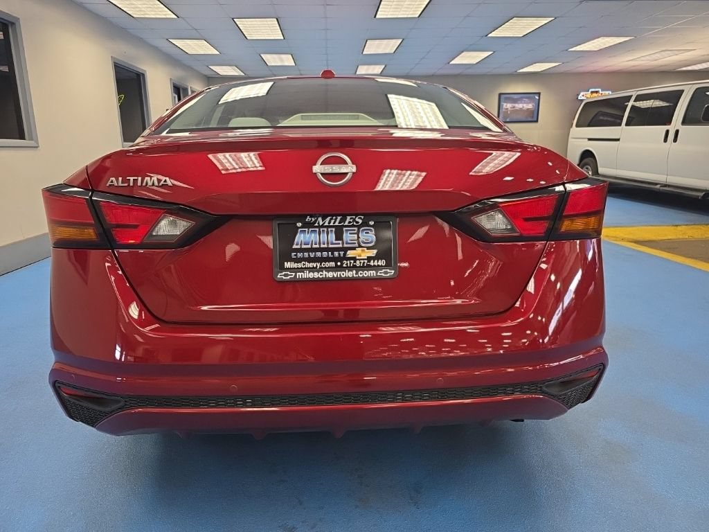 Used 2025 Nissan Altima 2.5 SV FWD image 9