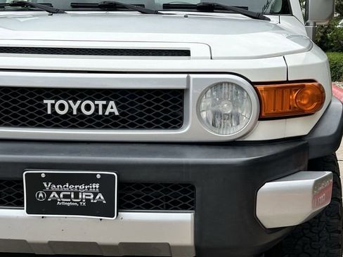 Used 2012 Toyota FJ Cruiser 4WD w/ Upgrade Pkg image 9