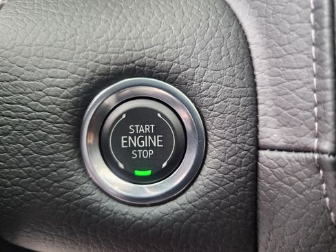 Used 2024 GMC Yukon XL Denali image 34