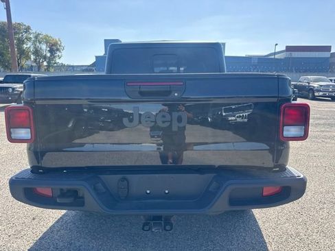 Used 2022 Jeep Gladiator Sport AWD/4WD image 6