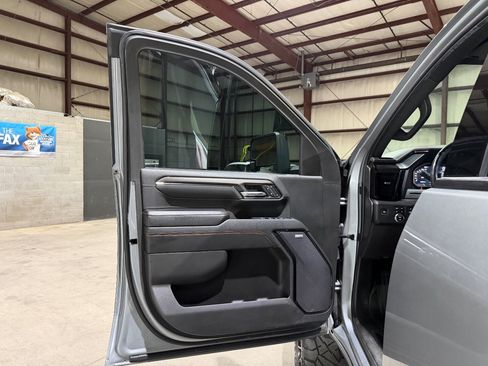 Used 2024 GMC Sierra 2500 AT4 w/ AT4 Preferred Package AWD/4WD image 11