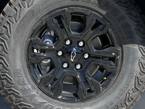 New 2026 Chevrolet Silverado 1500 ZR2 image 9