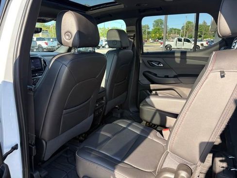 Used 2023 Chevrolet Traverse RS AWD/4WD image 19