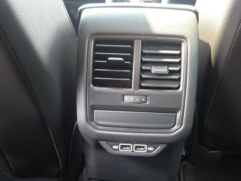 Used 2022 Volkswagen Passat 2.0T SE FWD image 15