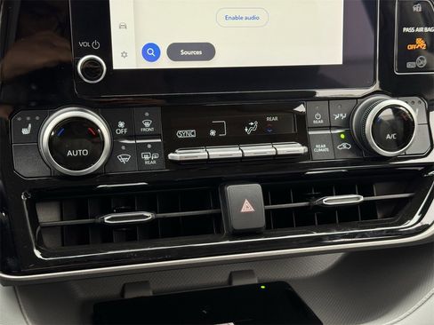 Used 2024 Toyota Highlander XLE image 17