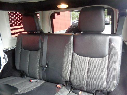 Used 2016 Jeep Wrangler Unlimited Sahara AWD/4WD image 8