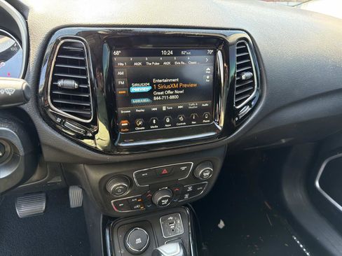 Used 2018 Jeep Compass Limited w/ Navigation Group AWD/4WD image 9