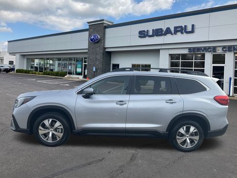 Used 2024 Subaru Ascent Premium w/ Convenience Package image 4