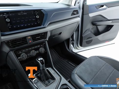 Used 2024 Volkswagen Taos SE FWD image 23