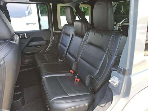 Used 2021 Jeep Wrangler Unlimited Sahara AWD/4WD image 16