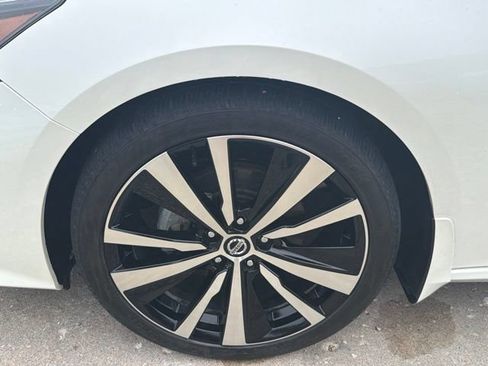 Used 2019 Nissan Altima 2.5 Platinum FWD image 10