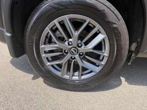 Used 2024 Nissan Rogue S AWD/4WD image 18