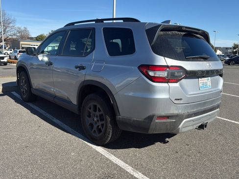 Certified 2025 Honda Pilot TrailSport image 4