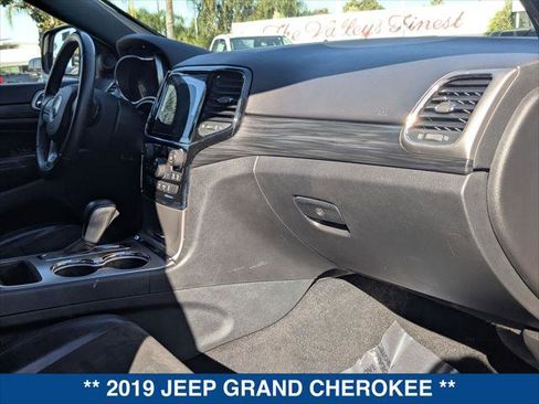 Used 2019 Jeep Grand Cherokee Laredo w/ Laredo X Package image 23