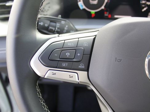 New 2026 Volkswagen Tiguan SE AWD/4WD image 17