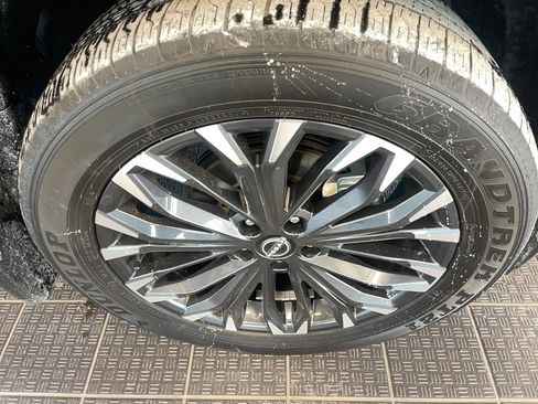 Used 2024 Nissan Rogue Platinum w/ Platinum Premium Package image 5