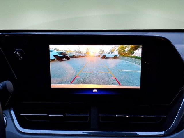 Used 2024 Chevrolet Trax LT w/ LT Convenience Package FWD image 17
