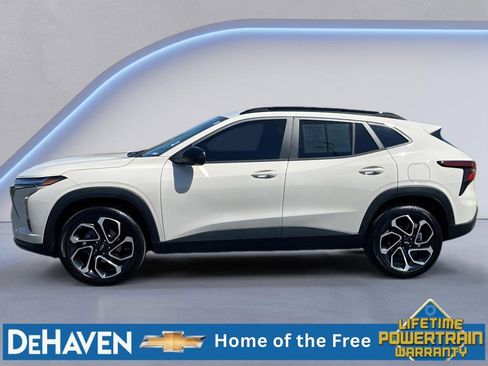 Used 2026 Chevrolet Trax RS w/ Sunroof Package FWD image 3