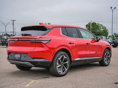 New 2024 Chevrolet Equinox EV LT image 13