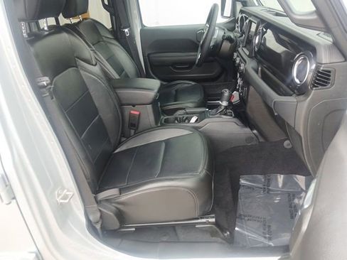Used 2023 Jeep Wrangler Unlimited Sahara AWD/4WD image 23