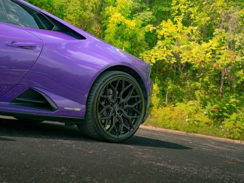 Used 2021 Lamborghini Huracan EVO RWD image 34