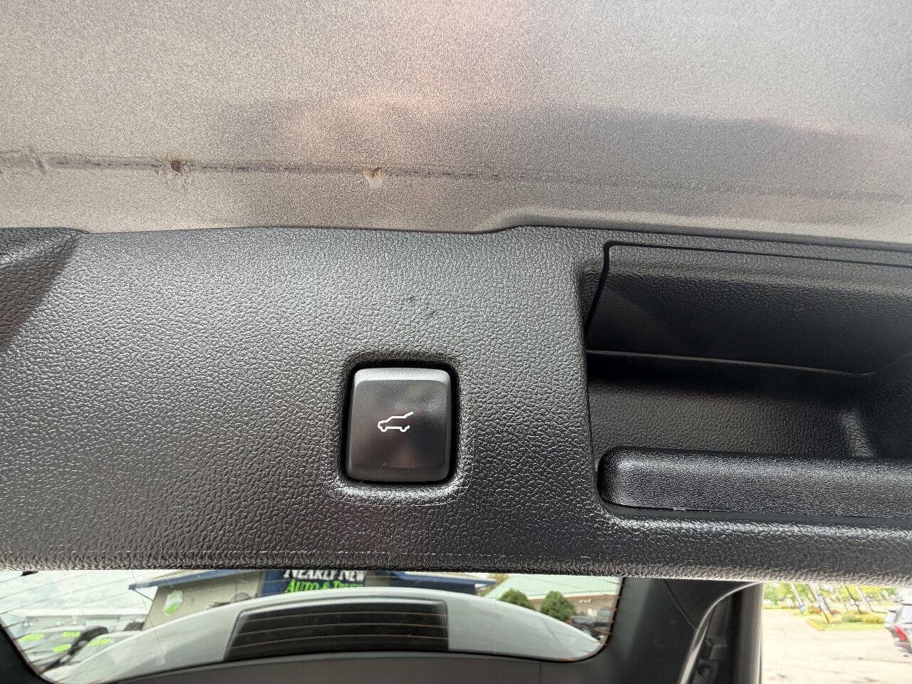 Used 2022 Ford Escape SEL w/ Equipment Group 302A AWD/4WD image 10