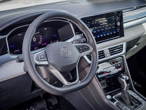 New 2026 Volkswagen Taos SE image 12