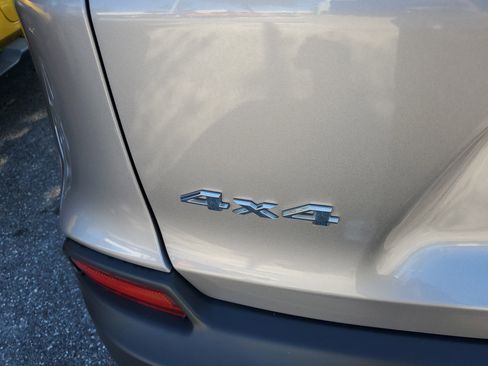 Used 2019 Jeep Cherokee Latitude Plus w/ Cold Weather Group image 9