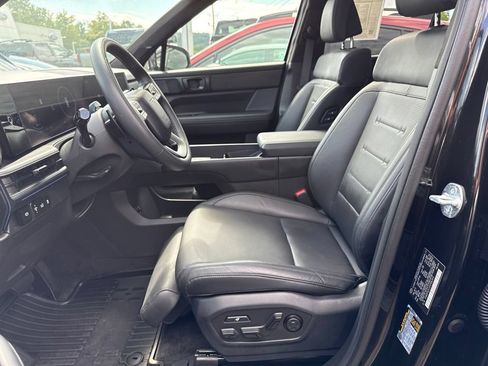 Used 2025 Hyundai Santa Fe Calligraphy AWD/4WD image 7