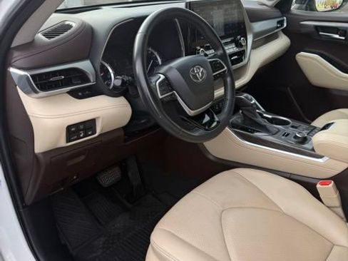 Used 2022 Toyota Highlander Platinum AWD/4WD image 13